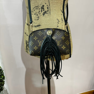 The Junco Crossbody - Vintage Monogram in Black Fringe