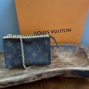 The Junco Wallet/Wristlet - Vintage Monogram in Gold