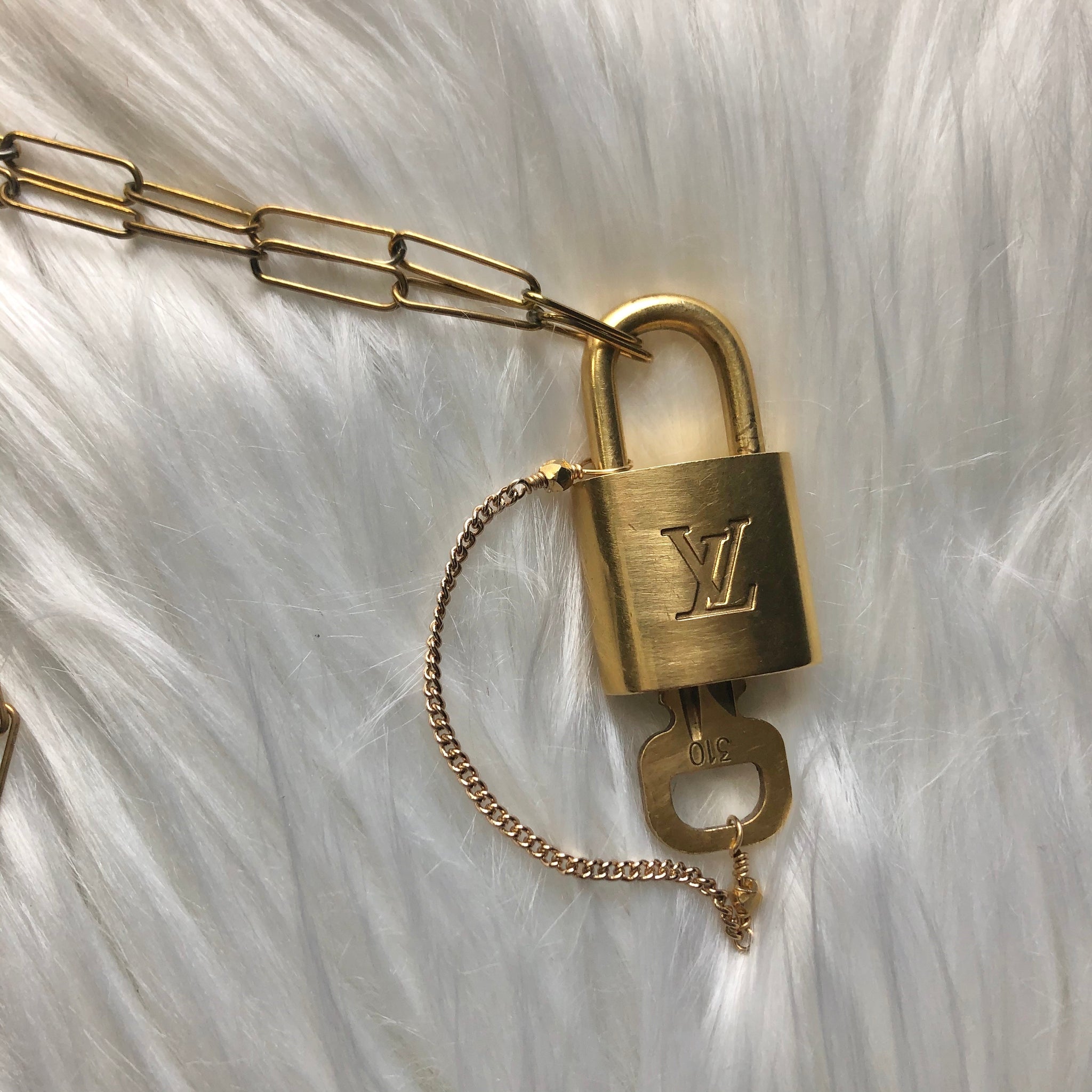 Louis Vuitton Lock And Key (310)On Necklace