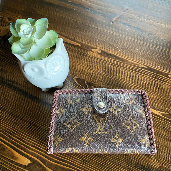 The Junco Bi-fold Short Wallet - Vintage Monogram in Brandy