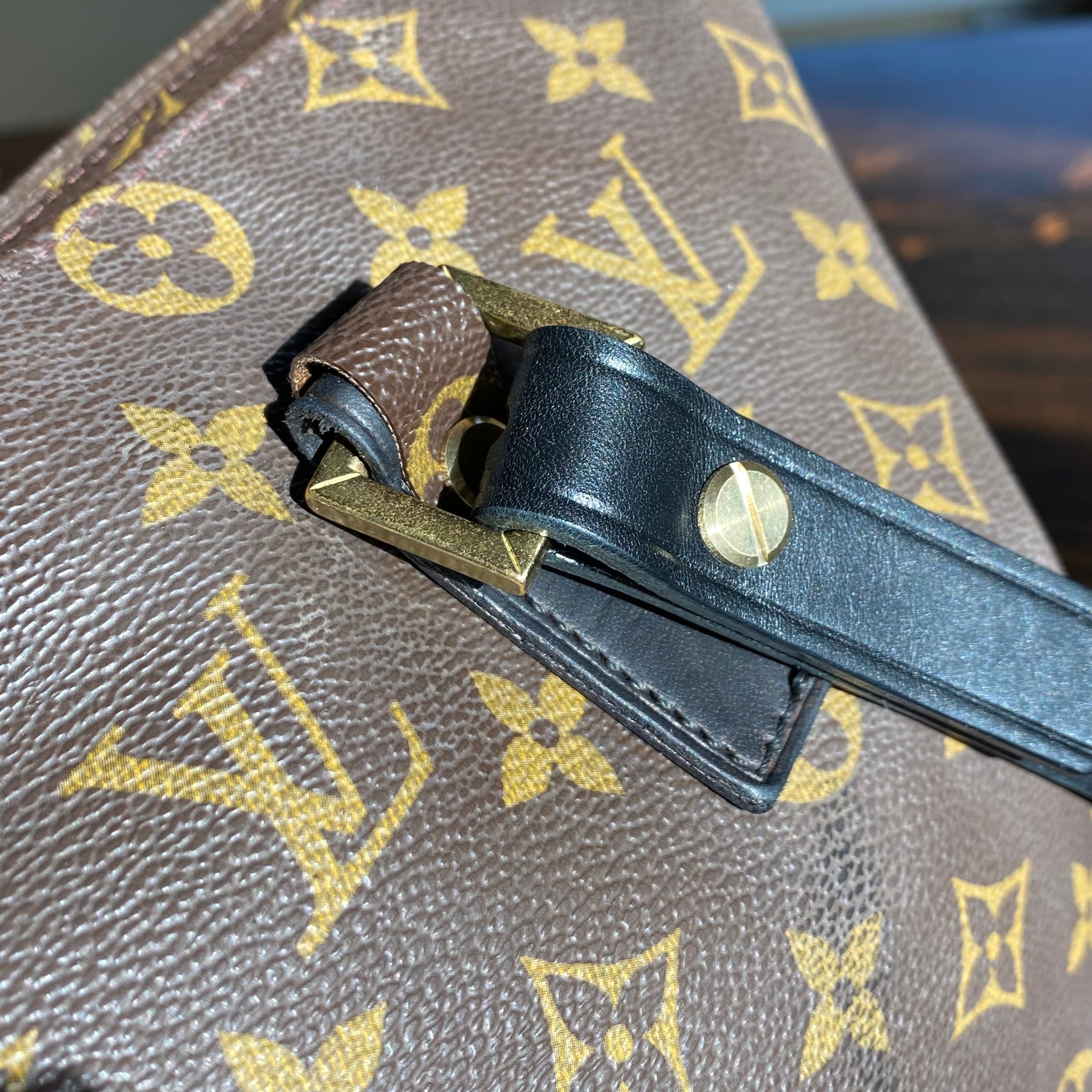 WATCH BEFORE BUYING! // LOUIS VUITTON CABAS MEZZO // Full Review: My Issues  With It // Luxury Purse 