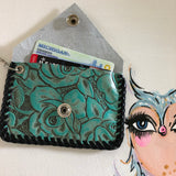 The Chickadee-Cream Vernis Vintage Card Holder